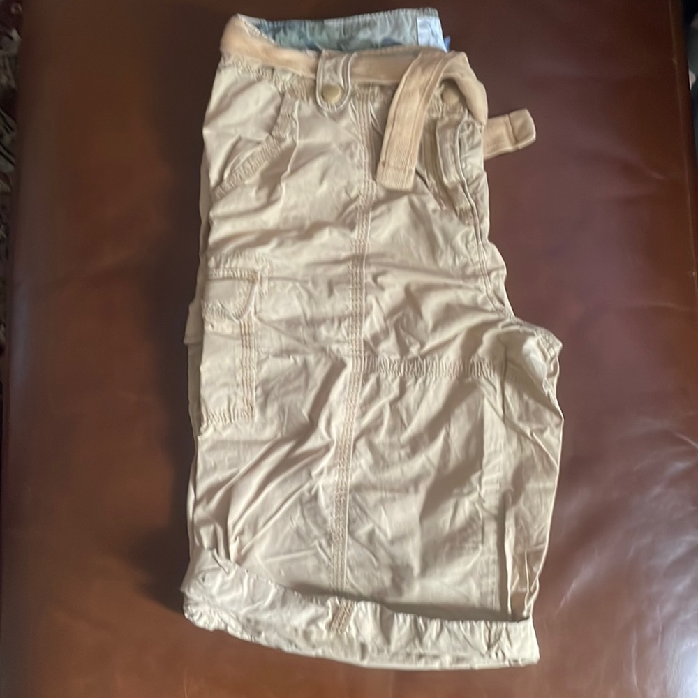 Women’s EFL Cargo Shorts, Size M (Size 8)